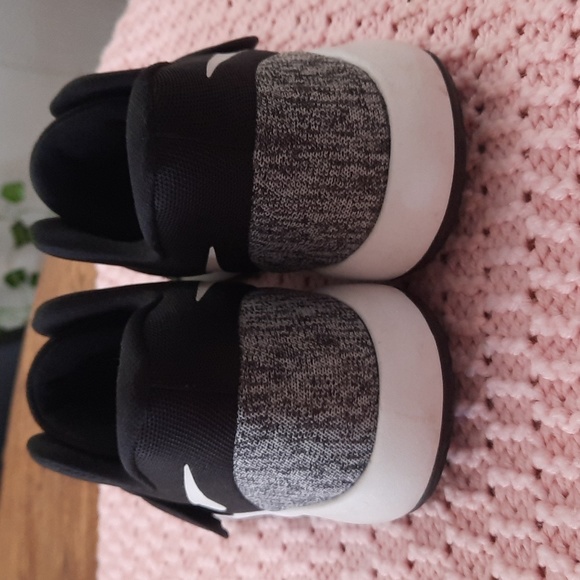 Boys Nike Athletic Shoes - Picture 4 of 8